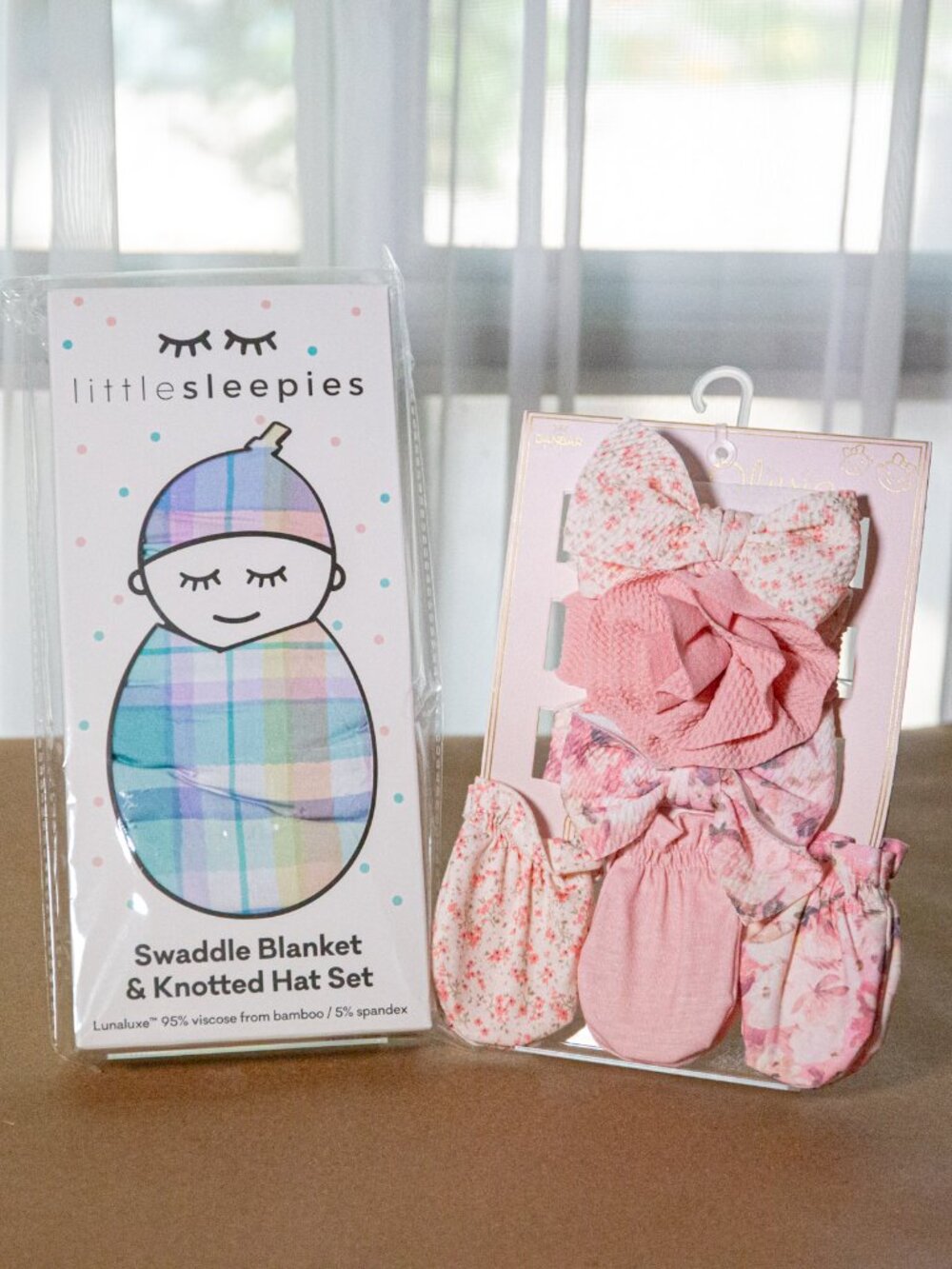Little Sleepies Swaddle Blanket & Knotted Hat + Ava Olivia 3 Bows / 3 mittens